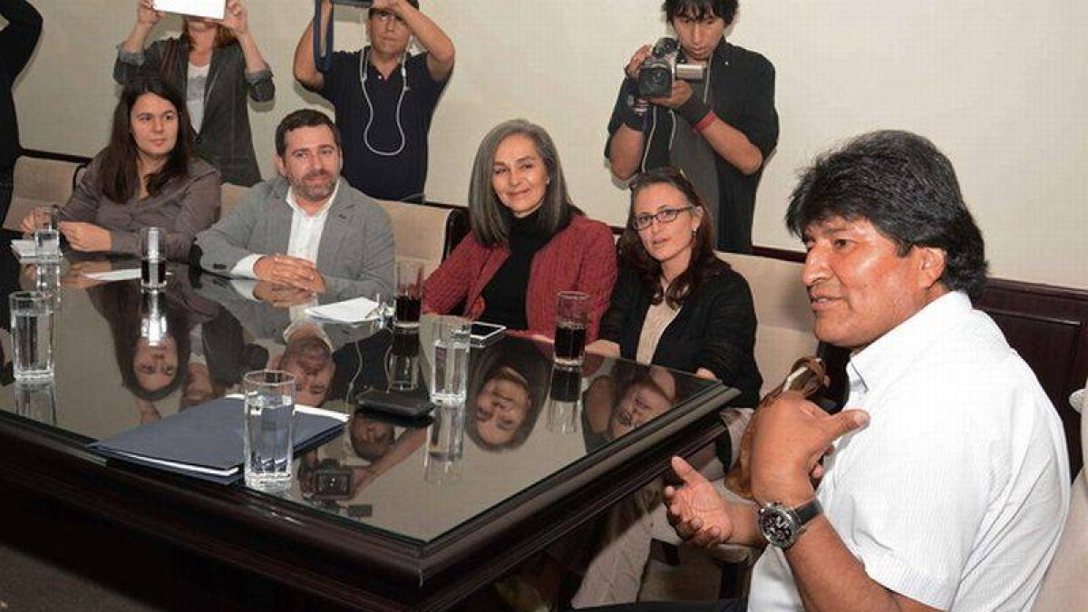 Evo Morales reunido con observadores electorales.-Foto: EFE