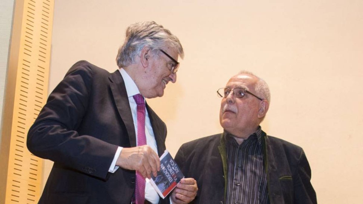 Eduardo Torres Dulce y el director de cine Antonio Giménez-Rico.-ICAL