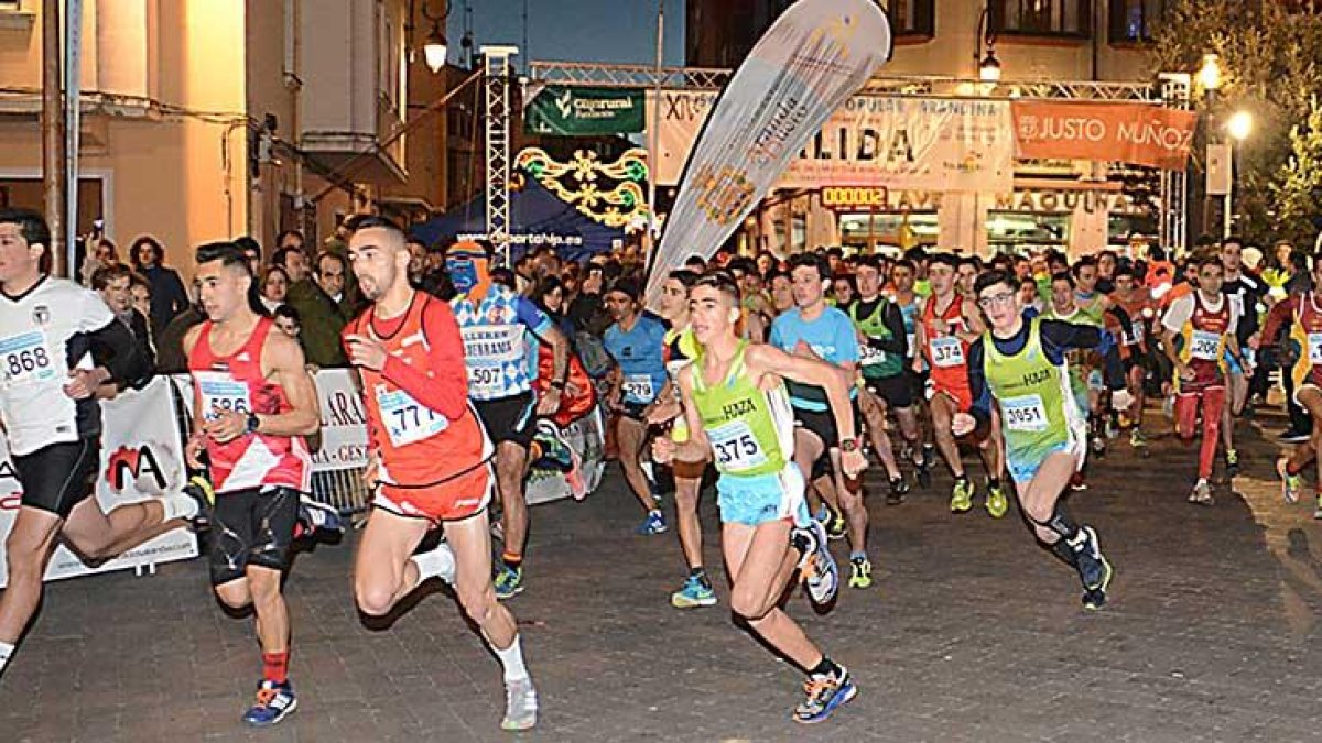 Pistoletazo de salida de la SanSilvestre de Aranda de Duero, el pasado sábado.-ALBERTO CALVO