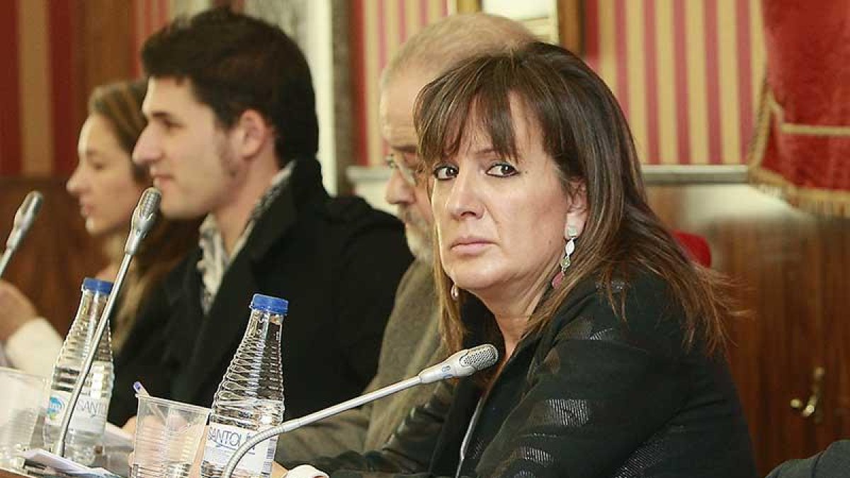 Rosario Pérez Pardo durante uno de los plenos de la legislatura 2011-2015, como concejal de UPyD.-RAÚL G. OCHOA
