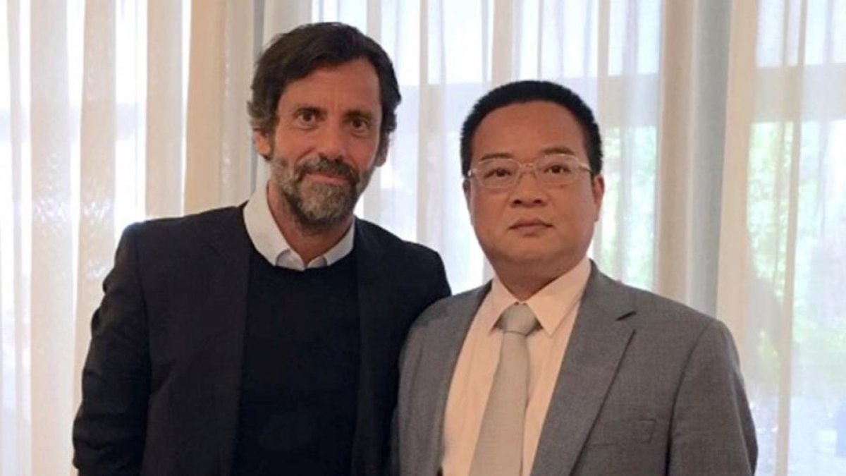 Quique Sáncez Flores y Chen Yansheng, en una imagen de junio del 2016.-RCDE