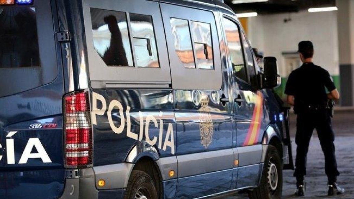 La Policía Nacional tuvo que reforzar la asistencia con una unidad de prevención y reacción. ECB
