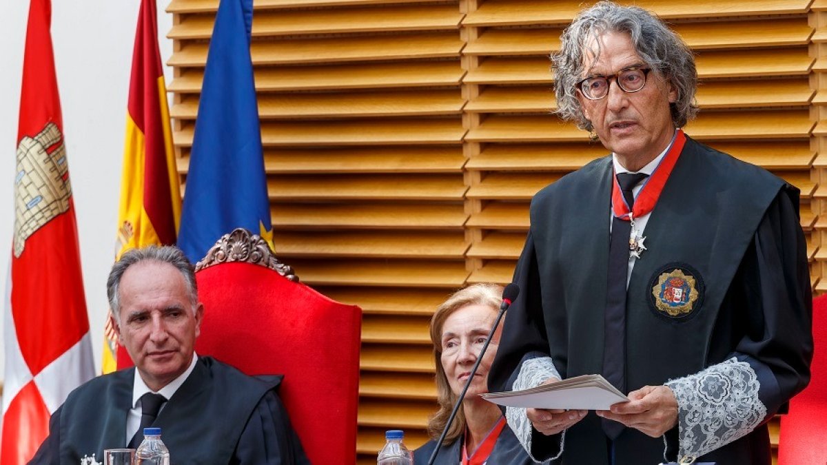El fiscal superior de Castilla y León, Santiago Mena, durante la apertura del año judicial en Castilla y León 2022-2023. SANTI OTERO