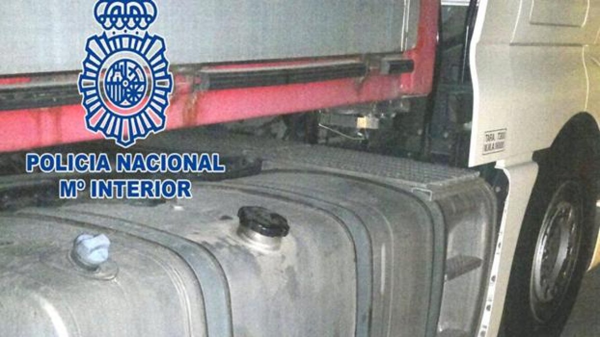 El detenido había sustraído 150 litros de combustible. POLICÍA NACIONAL