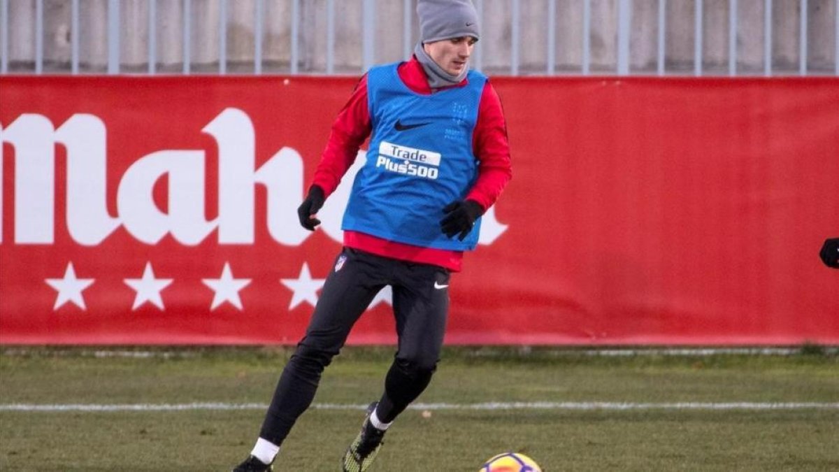 Griezmann, en el entrenamiento del Atlético en la ciudad deportiva de Majadahonda.-EFE / RODRIGO JIMÉNEZ
