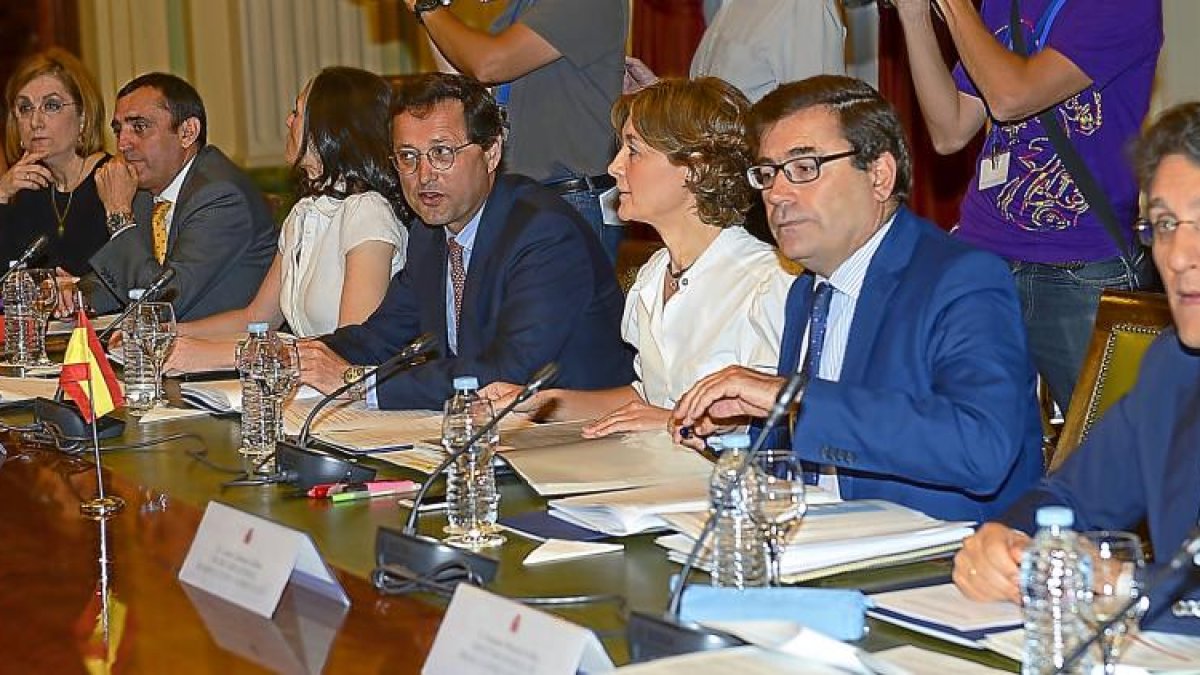 La ministra en funciones de Agricultura, Isabel García Tejerina, preside la Conferencia Sectorial.-ICAL