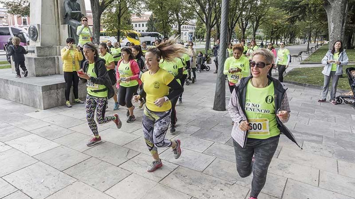 Salida de la carrera en la que participaron 53 mujeres.-SANTI OTERO
