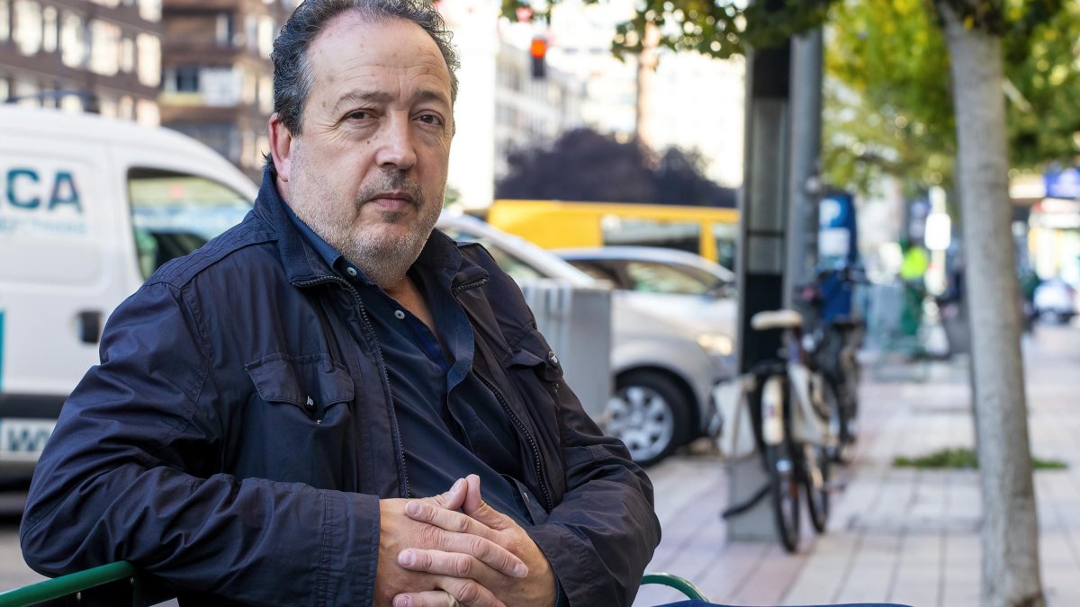 David Burgos es el psicólogo de la asociación. SANTI OTERO