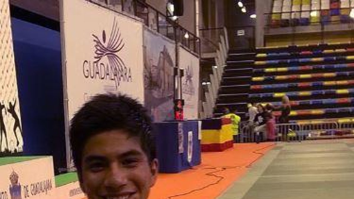Miguel Chuzón con la medalla de oro al cuello.-