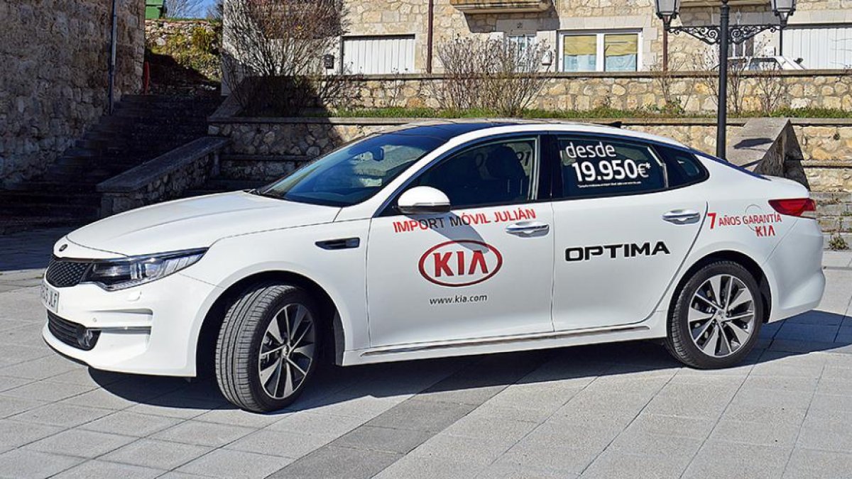 Imagen lateral del Kia Óptima 1.7 CRDI Emotion.-HÉCTOR FUSTEL