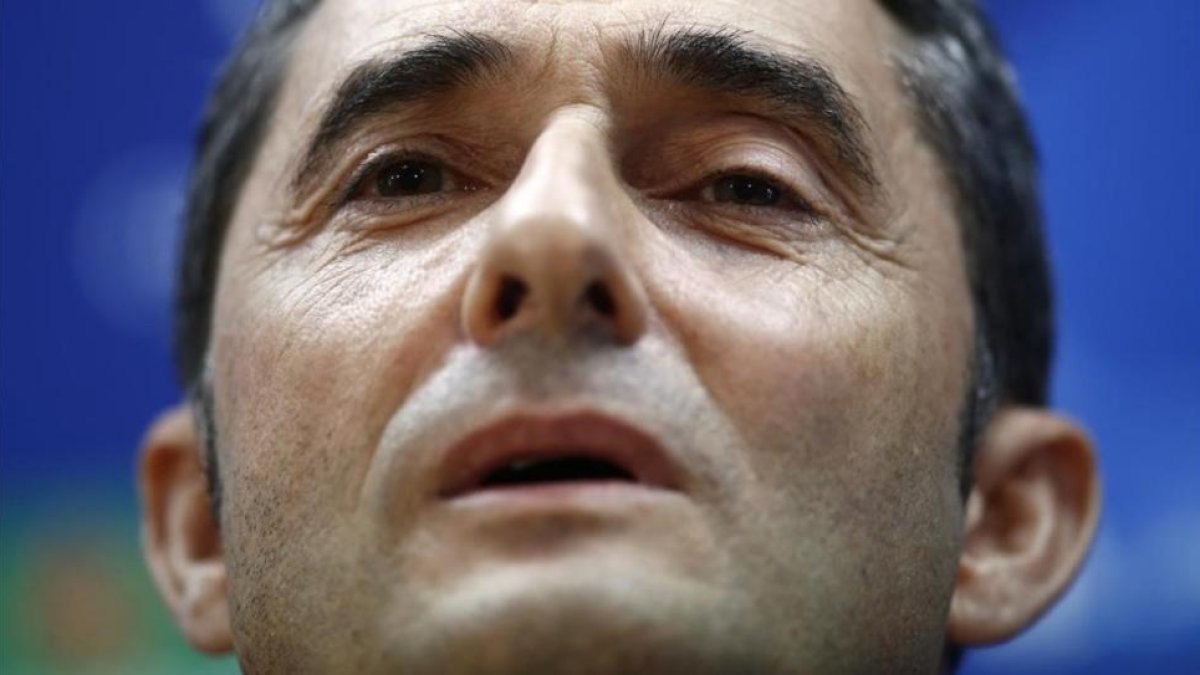 Ernesto Valverde, en una rueda de prensa en Sant Joan Despí.-MANU FERNANDEZ