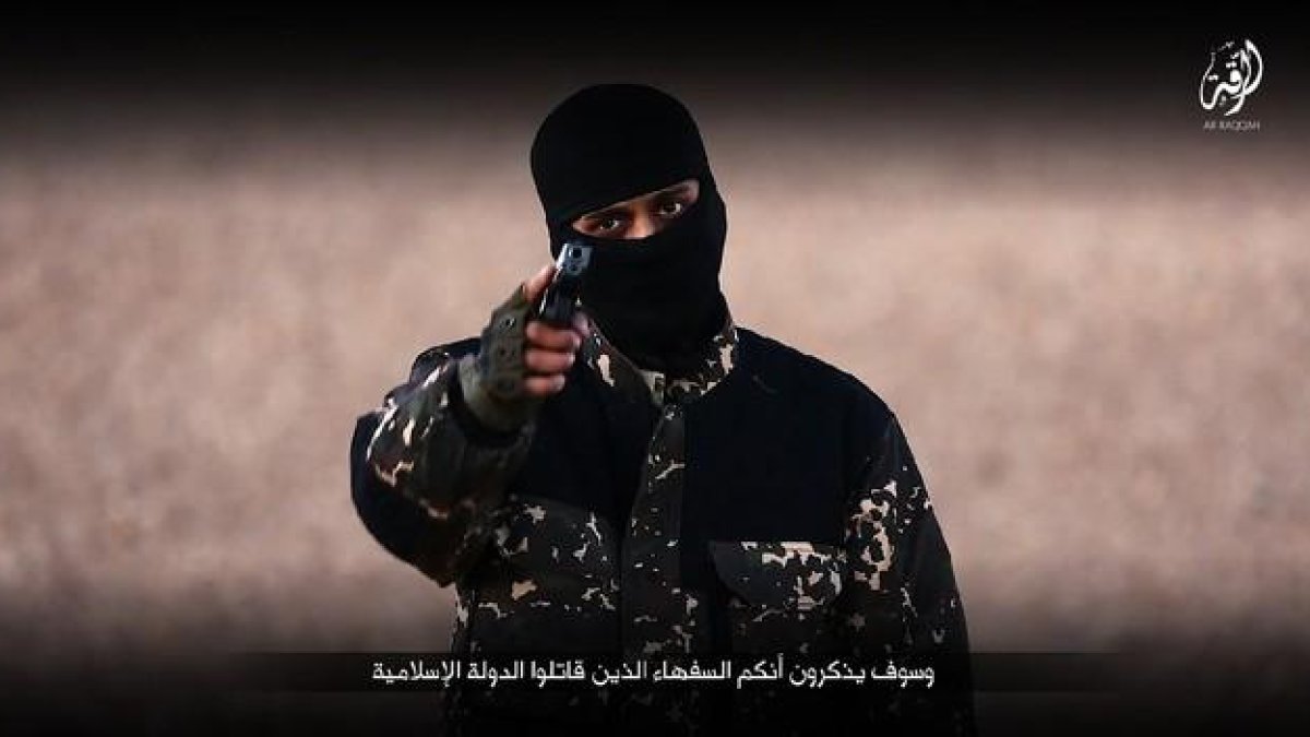 Una imagen del vídeo en el que se ejecuta a cinco supuestos espías difundido por Estado Islámico.-AFP