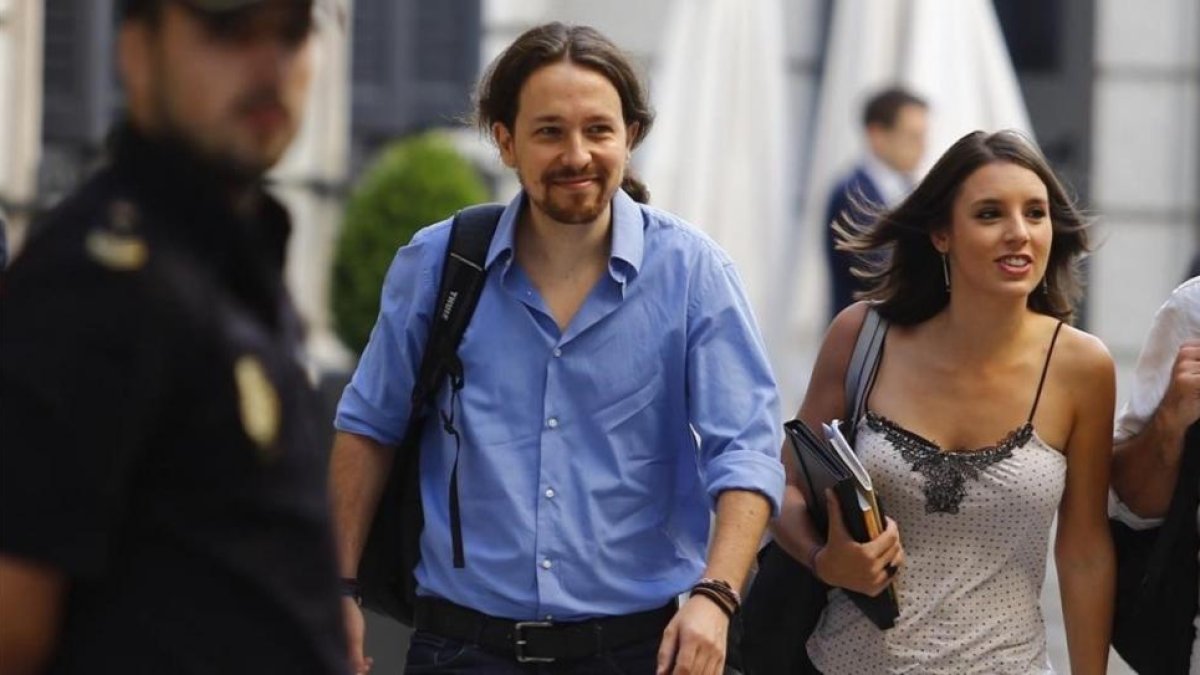 El líder de Podemos, Pablo Iglesias, a su llegada este miércoles al debate de investidura.-AGUSTÍN CATALÁN