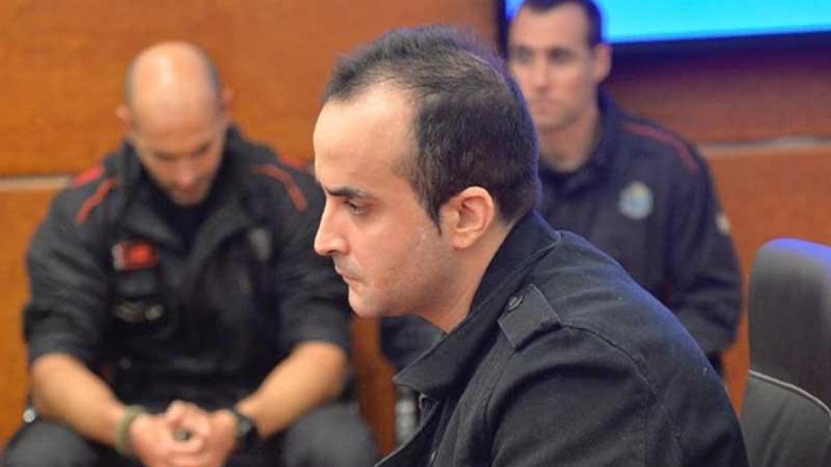 El acusado, durante la sesión de ayer del juicio que se celebra en Vitoria.-ARABA PRESS