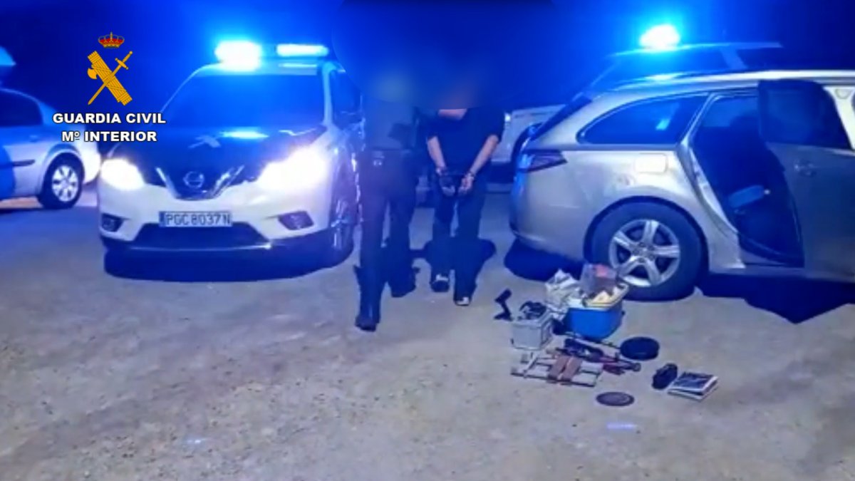 Detención de uno de los ladrones. GUARDIACIVIL