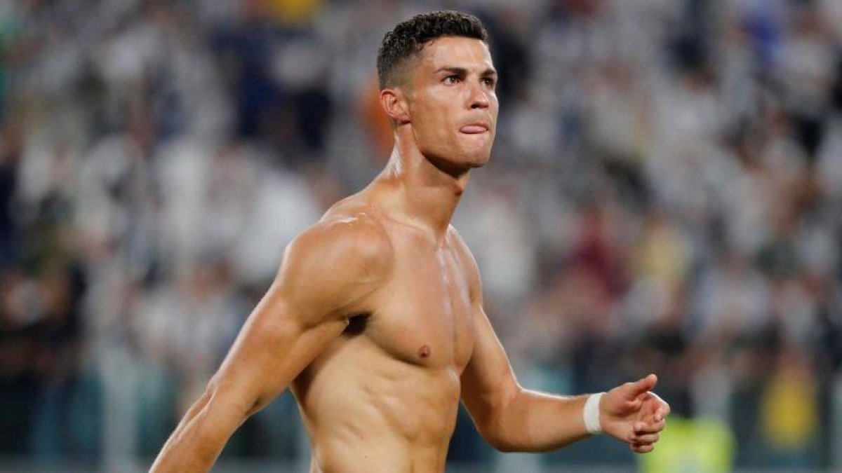 Cristiano Ronaldo, en un partido.-REUTERS / STEFANO RELLANDINI