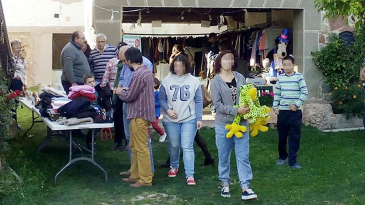 El mercadillo solidario permaneció abierto hasta ayer aprovechando el Día de la Hispanidad.-CENTRO CULTURAL SAN VICENTE DEL VALLE