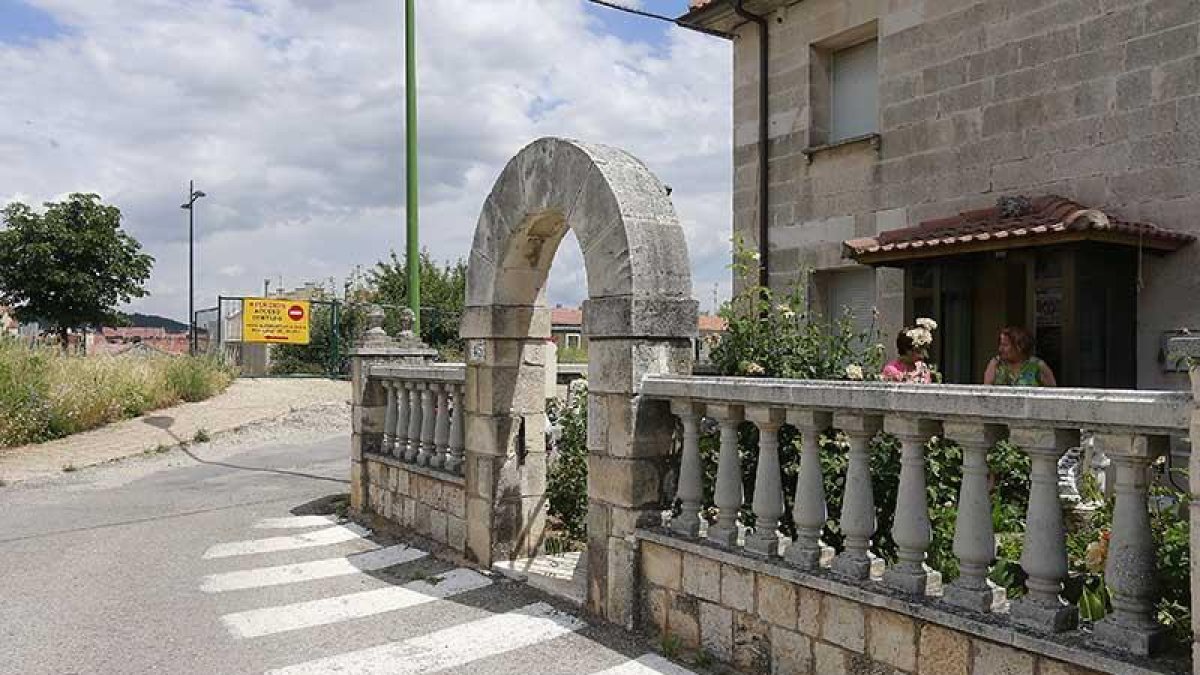 Los vecinos de García Bezoya, Barriada de los Ríos y calle Carcedo esperan que empiecen las obras para creerse que «todo lo que nos dicen es verdad» .-RAÚL G. OCHOA