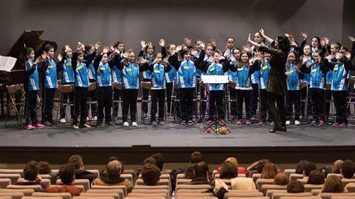 Los escolares que han participado en Cantania acuden a sesiones musicales previas con profesionales.-