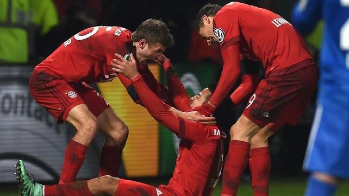 Thiago celebra el gol marcado ante el Bochum.-AFP / PATRIK STOLLARZ