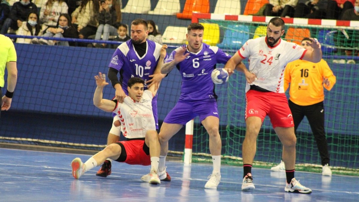 Lance del partido disputado en Guadalajara. BM BURGOS