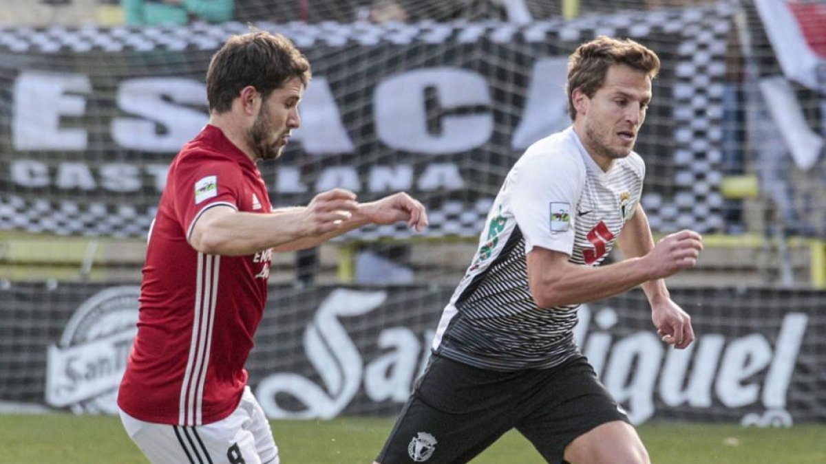 Imagen del derbi que Burgos y Mirandés disputaron en El Plantío.-SANTI OTERO