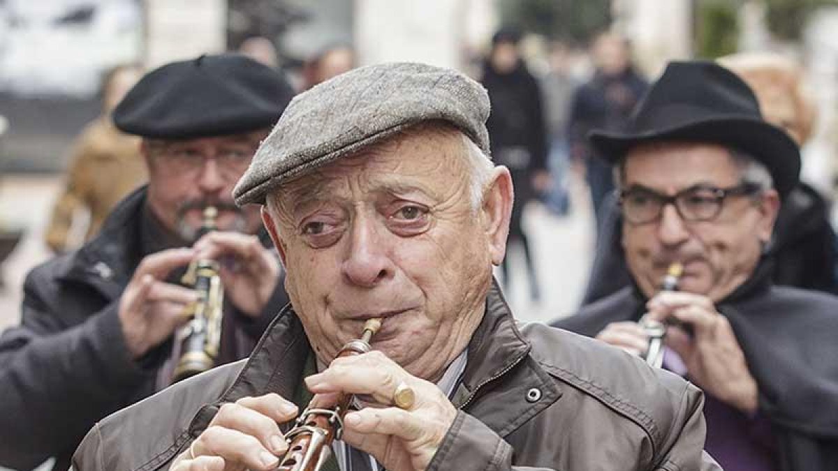 Dulzaineros.-Santi Otero