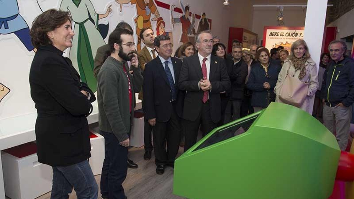 César Rico y Ángel Carretón (centro) durante la inauguración del proyecto de las Cuatro Villas de Amaya.-SANTI OTERO