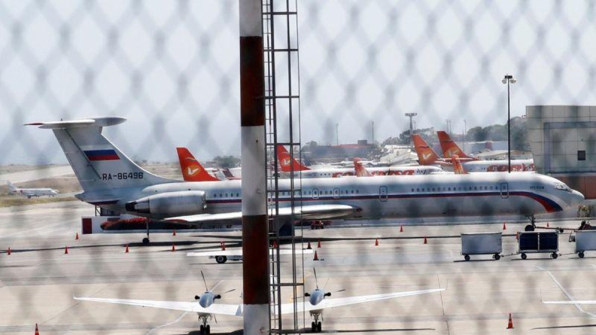 Un avión ruso en el aeropuerto de Caracas, Venezuela.-REUTERS