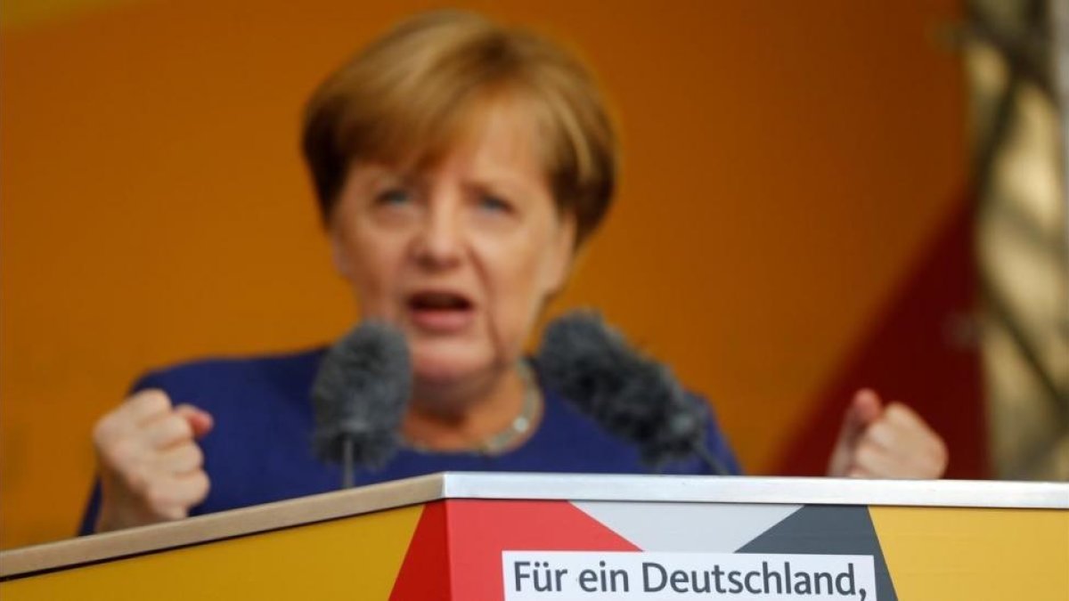 Merkel, en un acto electoral en Fritzlar, el 21 de septiembre.-REUTERS / KAI PFAFFENBACH