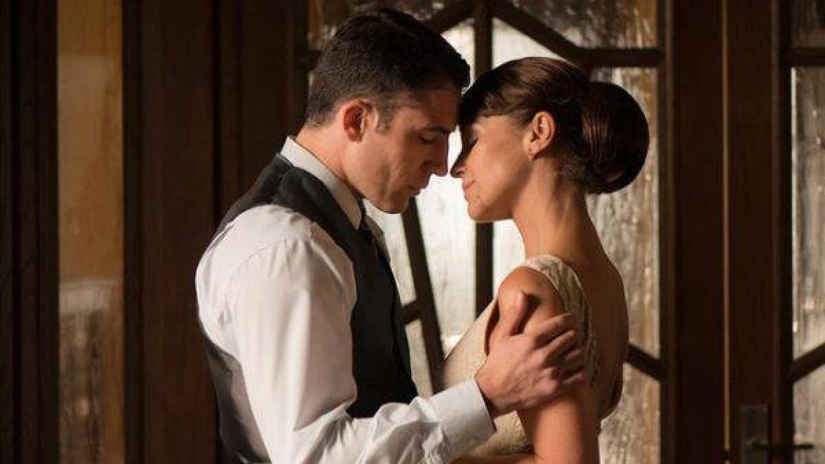 Miguel Ángel Silvestre y Paula Echevarría, en una imagen de la serie 'Velvet'.-Foto: ATRESMEDIA