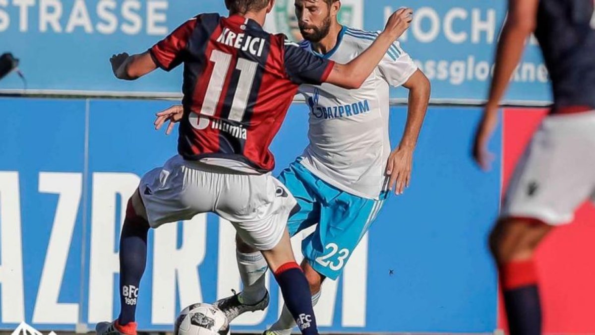 Coke conduce el balón en el partido en el que se lesionó, este jueves.-