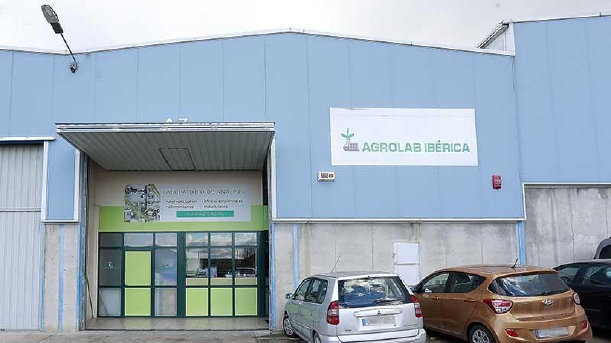 Los laboratorios de la calle López Bravo se trasladarán a la nueva fábrica.-RAÚL G. OCHOA