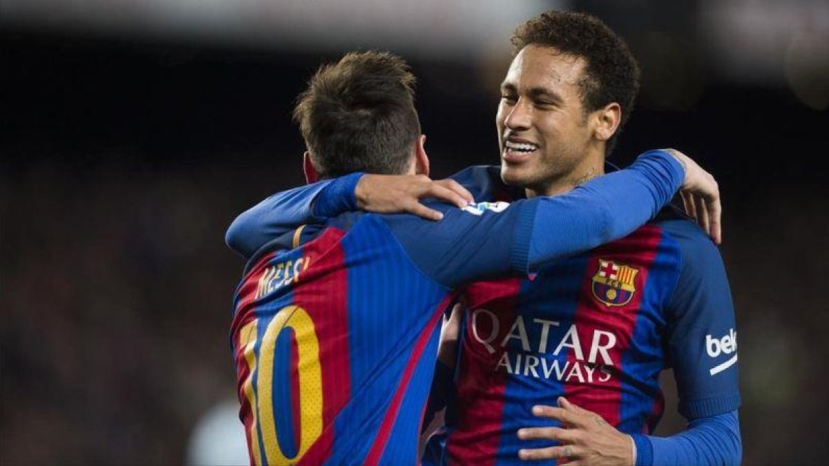 Messi y Neymar celebrando el primer gol del argentino al Celta en el Camp Nou.-JORDI COTRINA