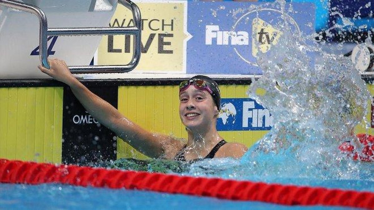 Alba Vázquez tras ganar la final de 400 metros estilos y pulverizar el récord mundial júnior.-GETTY IMAGES / IAN MACNICOL