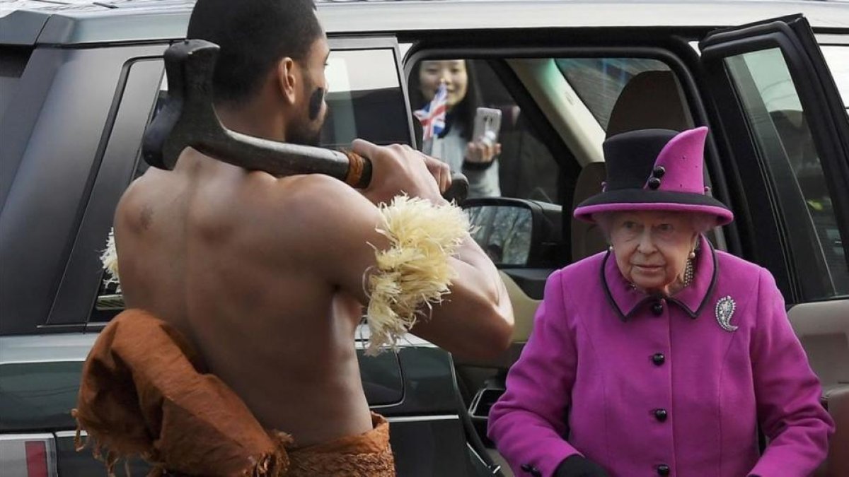 La reina Isabel II, este viernes.-REUTERS / TOBY MELVILLE