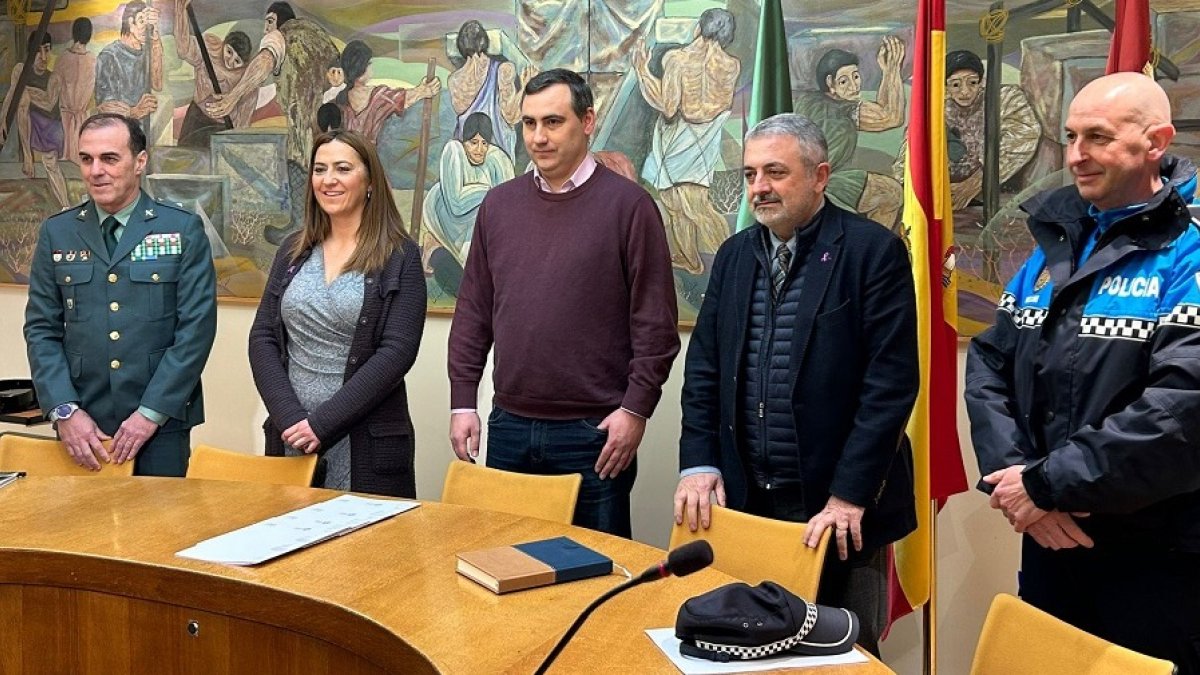 Firma del protocolo de adhesión de Briviesca al sistema VioGén. ECB