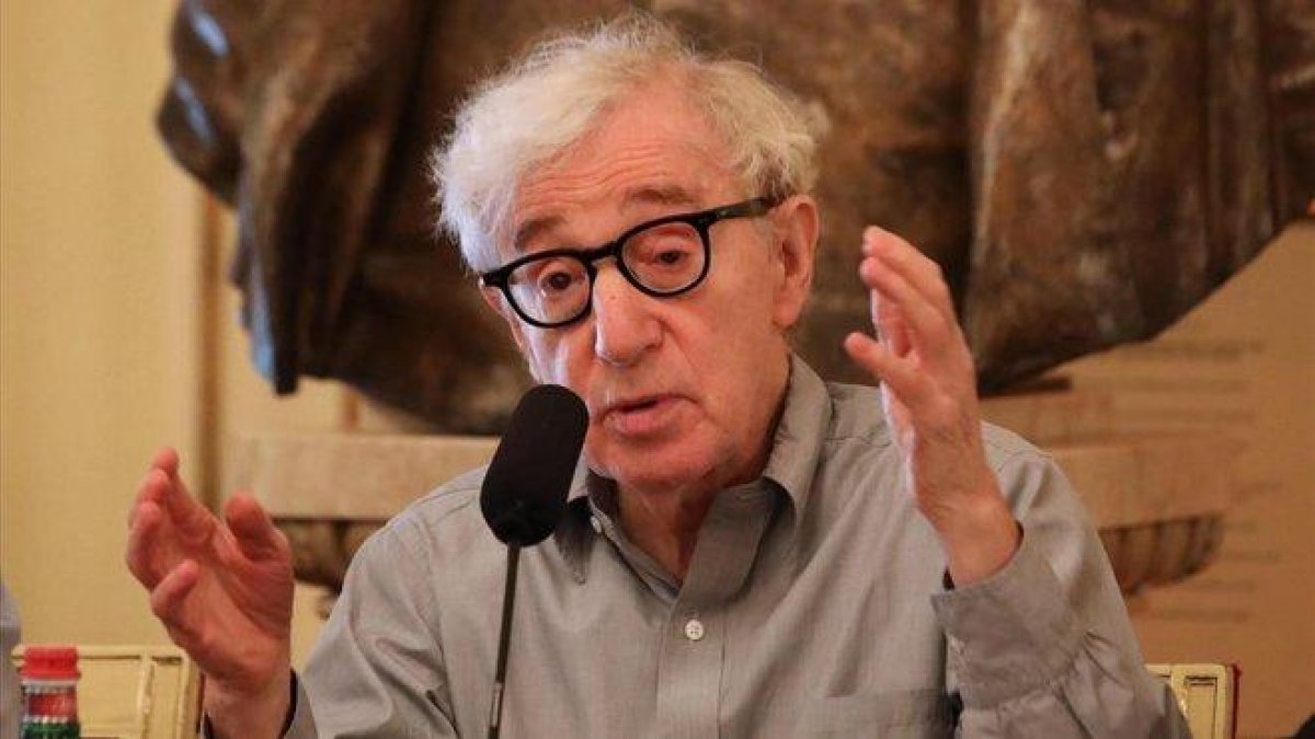 Woody Allen, este martes, en La Scala de Milán.-MATTEO BAZZI (EFE)