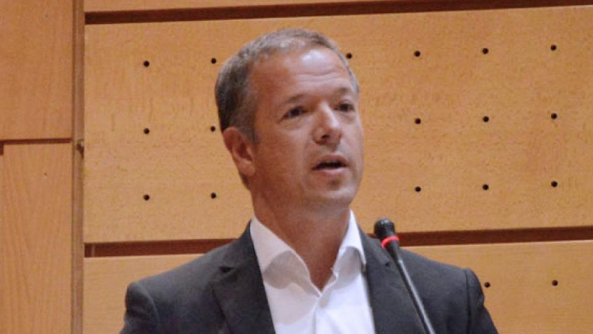 El senador socialista Ander Gil durante una intervención.-ECB