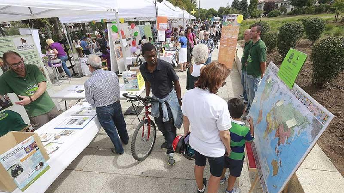 Un momento de la Feria de Participación Ciudadana celebrada en 2018. ECB