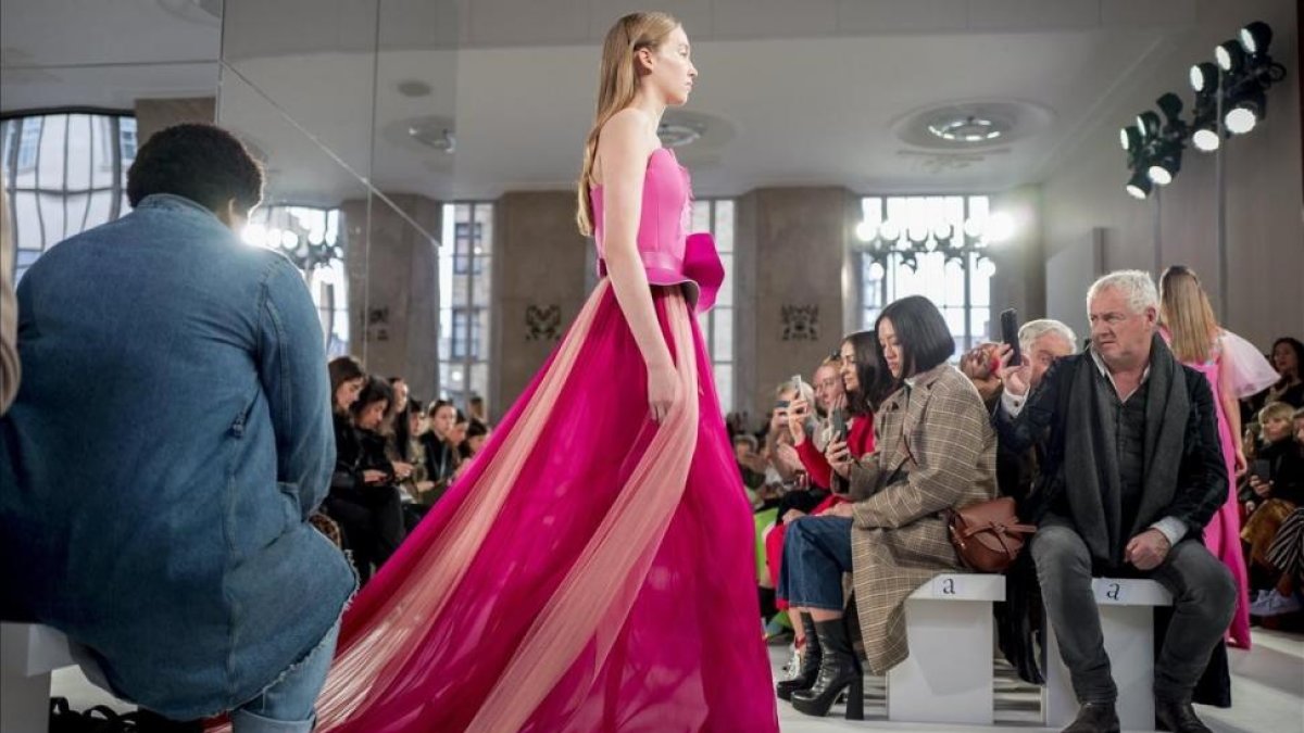 Una creación de DelPozo.-EFE / TOLGA AKMEN