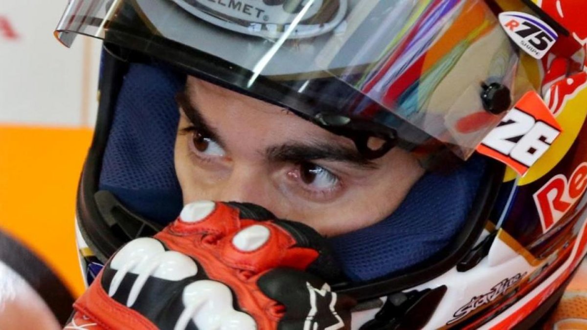 Dani Pedrosa, meditando en el taller del equipo Repsol-Honda de Alemania.-JAN WOITAS