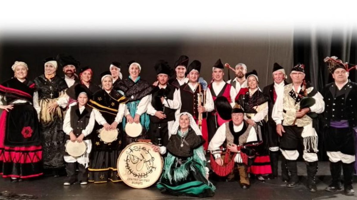 El grupo de gaitas y percusión Foles e Ferreñas.-ECB