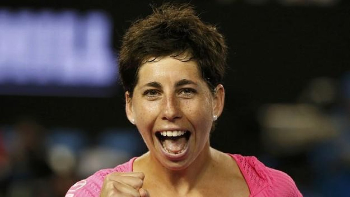 Carla Suarez celebra su victoria y pase a cuartos de final en el Abierto de Australia.-REUTERS / ISSEI KATO