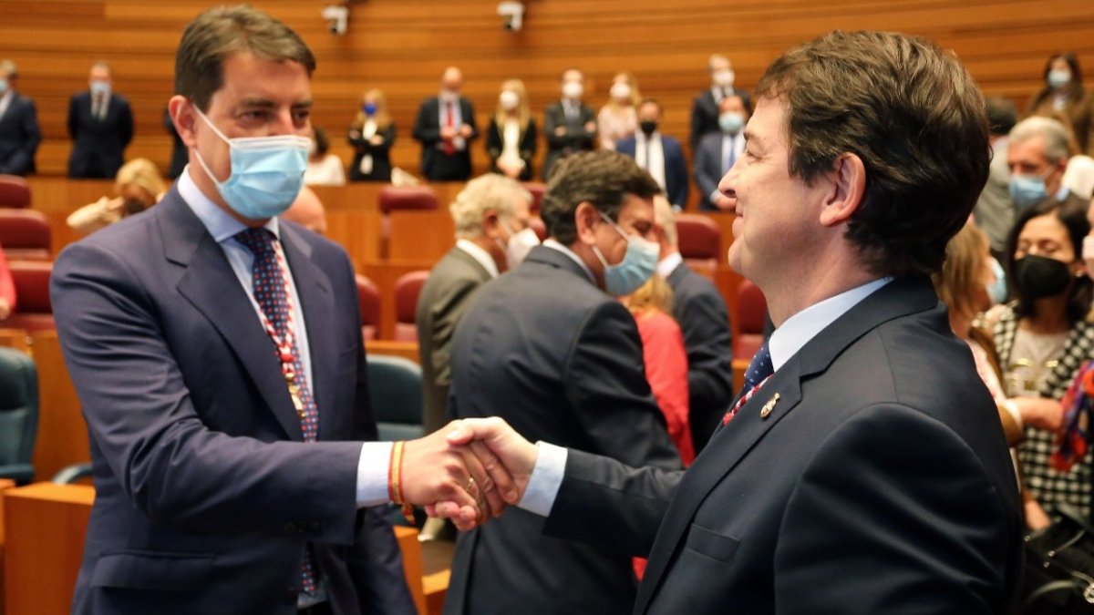 Ibáñez felicita a Mañueco tras su toma de posesión. ICAL