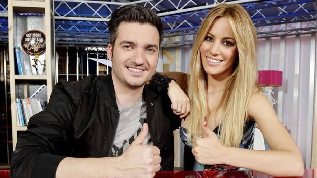 Xavi Rodríguez y Edurne, primera pareja de presentadores del programa de Cuatro 'Todo va bien'.-MEDIASET