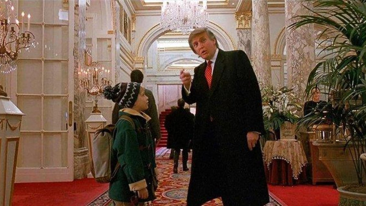 La escena de ’Solo en casa 2’ en la que aparece Donald Trump junto a Macaulay Culkin.-