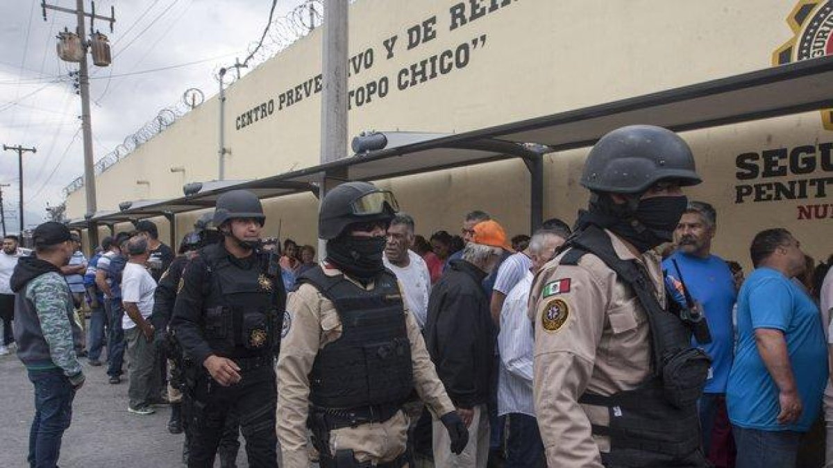 La prisión de Topo Chico en México custodiada por guardias.-AFP