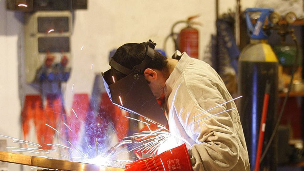 Los afectados por suspensión de empleo se reducen en 575 trabajadores en un año.-ISRAEL L. MURILLO