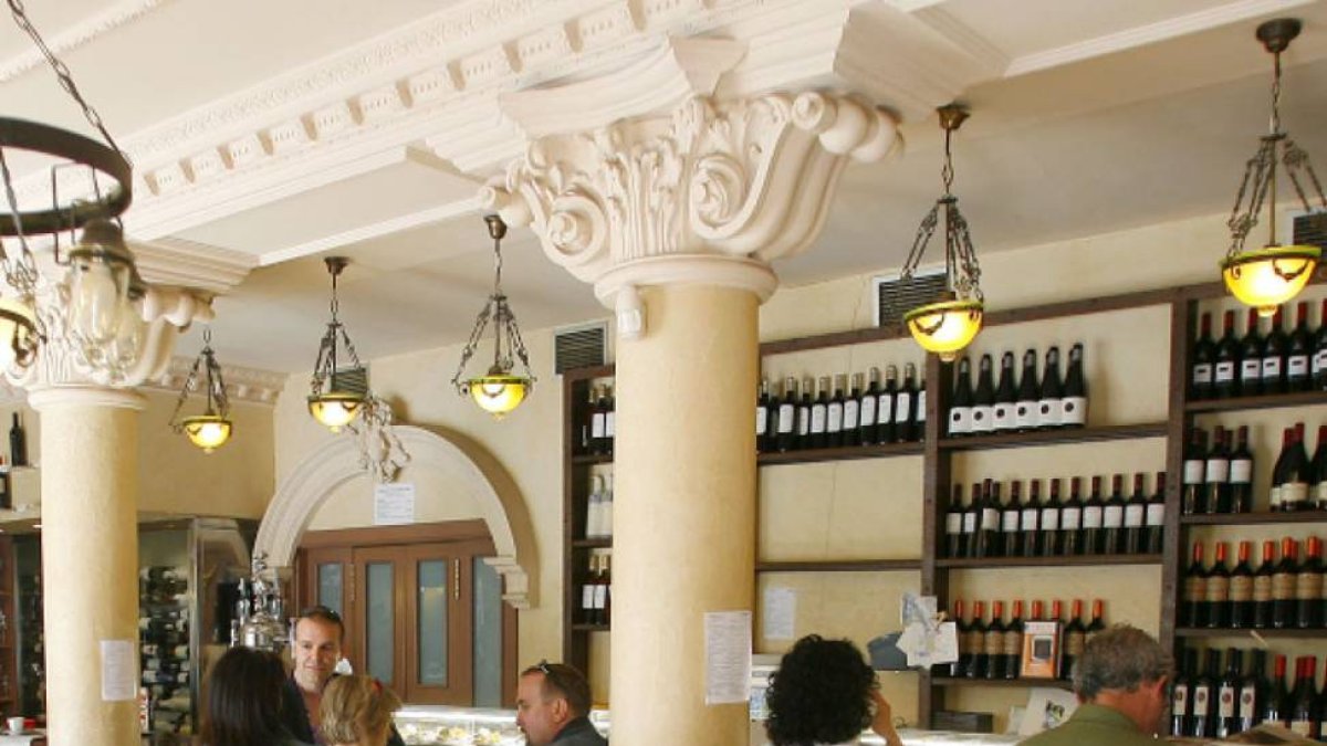 Interior de un establecimiento del centro de la ciudad.-ISRAEL L. MURILLO
